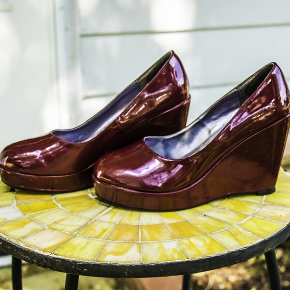 Red patent platform wedges - Picture 8 of 8